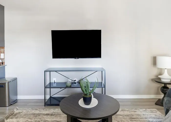 Landing Chic 1bd Pool Gym Phoenix